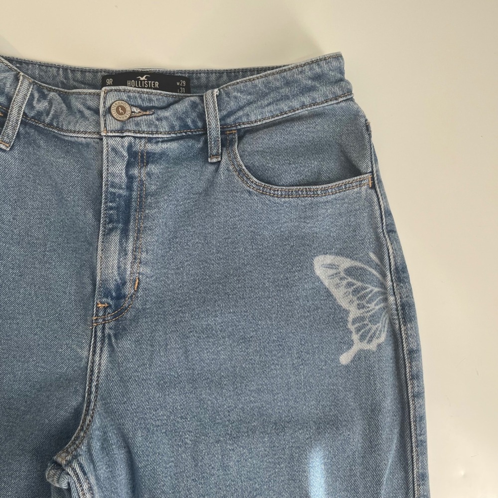 Hollister Ultra High-Rise Dad Jeans 9R W29 Butterfly Print Light Wash Blue Denim